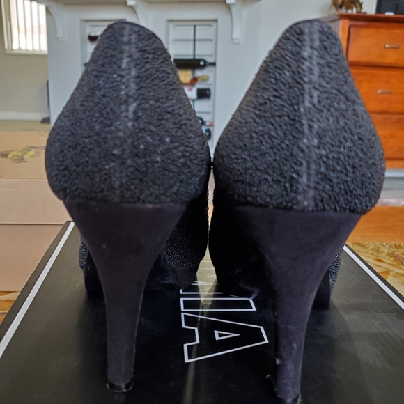 Nine West Black and Gold Glitter heels - Picture 4 of 5